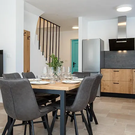 Apartma Stara Maslina * Rab Town